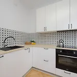 Stylish One Bedroom In With Balcony By Renters