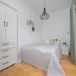 Stylish One Bedroom In With Balcony By Renters 아파트 바르샤바