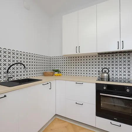 Stylish One Bedroom In With Balcony By Renters