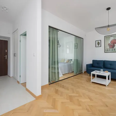 Stylish One Bedroom In With Balcony By Renters * Warschau