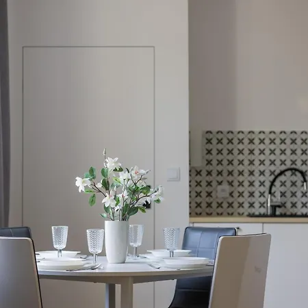 Stylish One Bedroom In With Balcony By Renters Lägenhet Warszawa