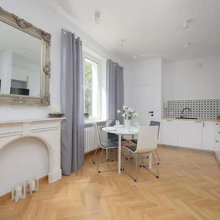Stylish One Bedroom In With Balcony By Renters Appartement
